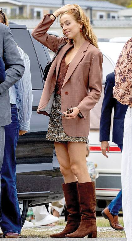 Por su parecido físico, Alexia es la más “Máxima” de las tres hijas de Sus Majestades. Estudia Ingeniería Civil en la University College y algunos la llaman la "princesa rebelde"