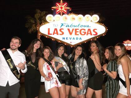 Por su parte, la flamante novia Marie Chevallier viajó con sus íntimos a Las Vegas