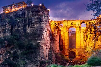Por su rica historia y el patrimonio arquitectónico, Ronda también es conocida como "la ciudad de los castillos"