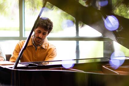 “Por suerte tengo la música, que es un lenguaje universal”