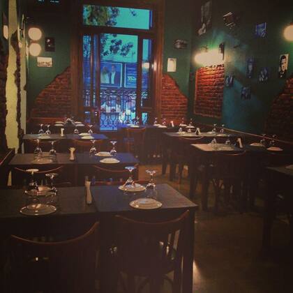 Por supuesto, la fondue es la reina madre de los quesos, y en La Casa de La Fondue se ofrece en grúyere, emmenthal, fontina, cheddar, queso azul y provolone