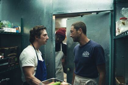 Por sus malos modos como jurado de un reality, a un cocinero famoso le exigieron que baje el copete porque lo que se aguanta en una cocina no se tolera en la tele