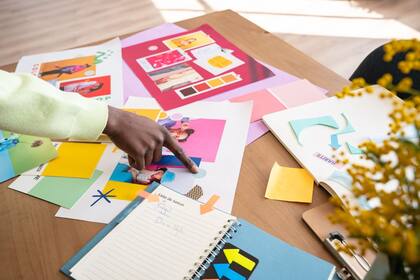 Por tratarse de un empleo a tiempo parcial y de nivel inicial, la oportunidad es muy propicia para aquellos jóvenes latinos que deseen complementar sus ingresos. Canva