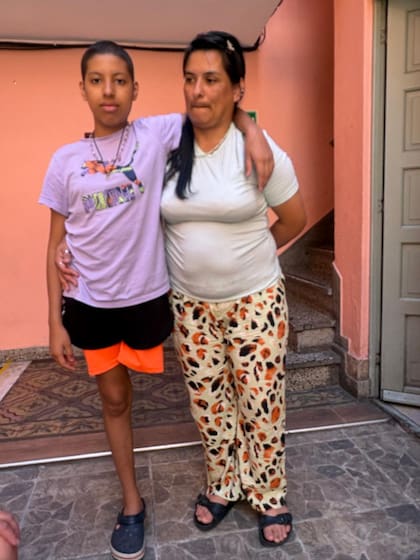 Por un cáncer óseo, Luna sufrió la amputación de una pierna y continúa en tratamiento