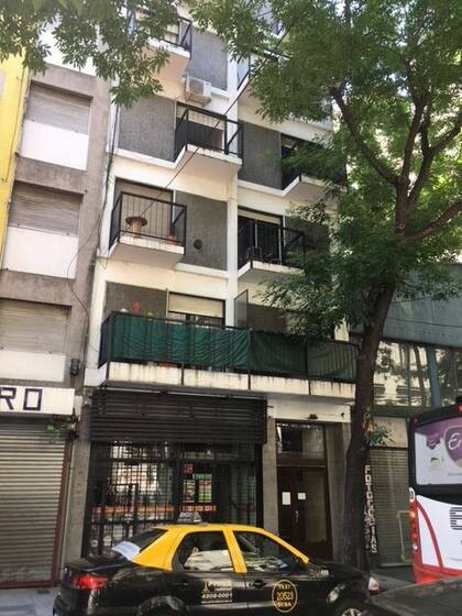 Por un total de $7.500.000, en Junín al 700 se remata un departamento ubicado en la azotea de un décimo piso, con vista abierta hacia el contrafrente.