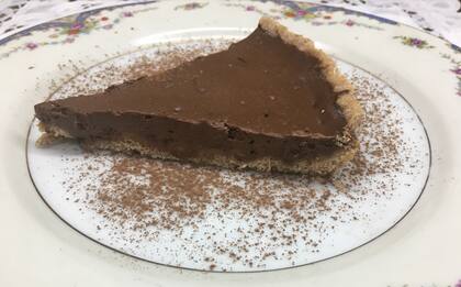 Porción de cheescake de chocolate apto diabéticos para compartir en familia