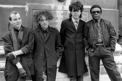 Porl Thompson, Robert Smith, Lol Tolhurst y Andy Anderson, una de las primeras formaciones de The Cure entre 1983 y 1984