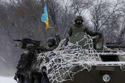 Poroshenko advirtió que podría introducir la ley marcial en Ucrania