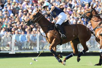 Poroto Cambiaso conduce a La Dolfina, y desde su posición de número 3 también anota mucho: hizo 8 tantos en la final, incluidos 6 penales.