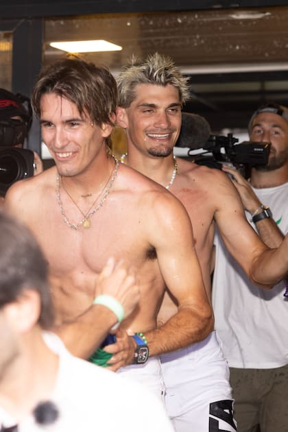 Poroto y Jeta se preparan para la premiación