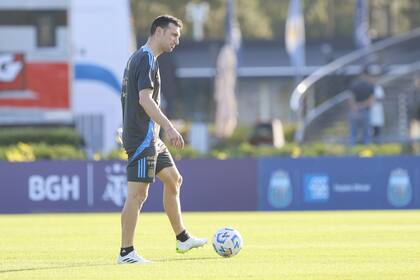 Porque "es único", Lionel Scaloni piensa que Lionel Messi es irremplazable; tratará de disimular con trabajo colectivo la ausencia del 10.