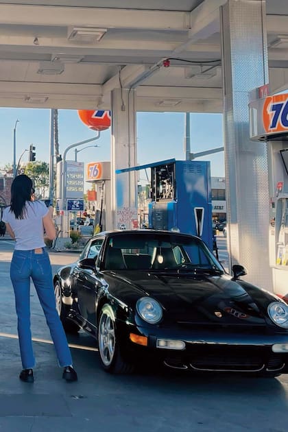 PORSCHE 911 CARRERA 4S 993. De 1997, se trata de un modelo legendario: con él se cambia la refrigeración de aire a agua