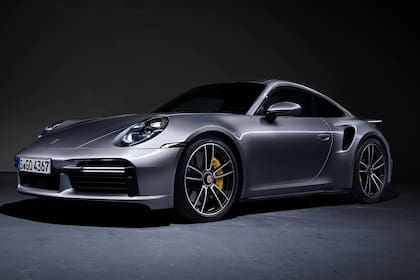 Porsche 911 Turbo S, pura potencia. Clásico y efectivo con motor bóxer 3.8 L biturbo de 650 CV; de 0 a 100 en 2,7 s