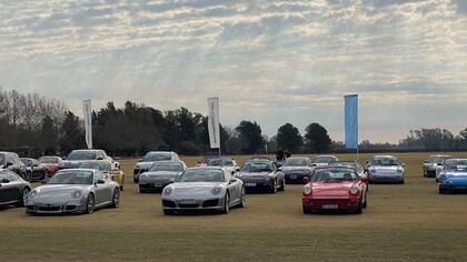 Porsche festejó sus 75 años en el mundo con una caravana de modelos históricos