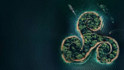 Portada de "Aguas prohibidas", la serie furor de Netflix