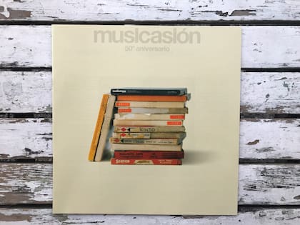 Portada del libro interno de ´Musicasión ½´, con las cintas encontradas que dieron origen al segundo vinilo.