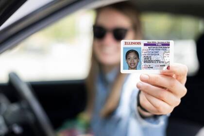 Portadores de licencias comerciales (CDL) mayores de 75 años deberán realizar prueba de manejo en cada renovación