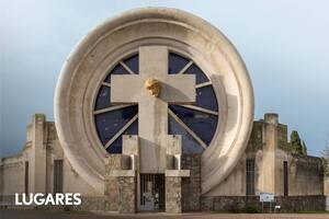 Portal del cementerio, una de las obras icónicas del arquitecto.