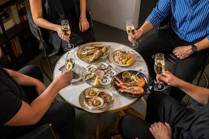 PORTE Sessions, el ciclo encabezado por Fabricio Portelli, sommelier y periodista especializado en vinos, junto a Facundo Berti, chef, fromelier y socio del espacio