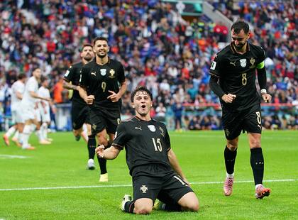 João Neves celebrando uno de los tres goles que marcó en el último partido de la Eliminatoria Europeas con Portugal
