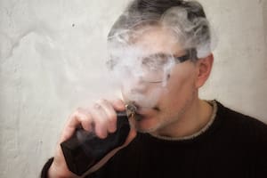 El Gobierno regula la venta de vapeadores y bolsitas de nicotina