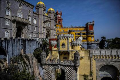 Entre los museos que reabren sus puertas está el Palacio da Pena, ubicado en una colina y a unos 30 kilómetros de Lisboa.