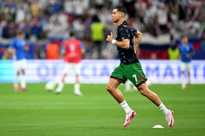 Portugal's forward #07 Cristiano Ronaldo warms up ahead of the UEFA Euro 2024 round of 16 football match between Portugal and Slovenia at the Frankfurt Arena in Frankfurt am Main on July 1, 2024. (Photo by PATRICIA DE MELO MOREIRA / AFP)�