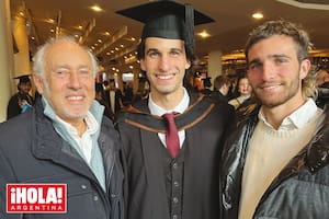 A los 22 años, Franco se graduó en Londres acompañado por su abuelo Gustavo Yankelevich