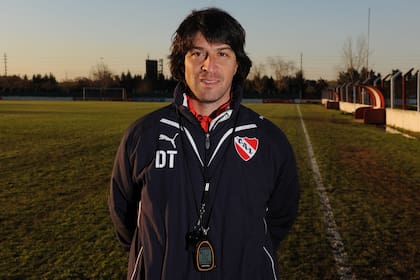 Posando como entrenador de Independiente. No le fue bien en esa etapa.