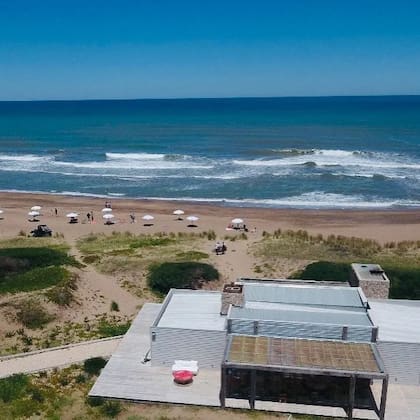 Posee toda una bahía de playa privada