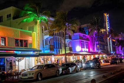 Poseer drogas, estar ebrio o alterar el orden serán causales legales para retirar a un cliente de un establecimiento en Florida