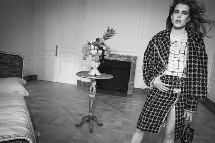 Posó en La Vigie, la imponente villa de
Montecarlo que tiene un fuerte significado
para ella y su madre, ya que pertenecía a
su amigo íntimo Karl Lagerfeld