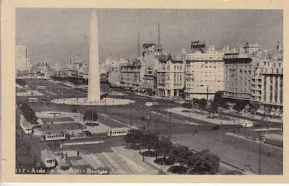 Postal de la avenida al poco tiempo de su inauguración.