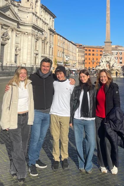 Postal de unas vacaciones en familia. De izquierda a derecha: Julieta, Federico, Cristóbal, Laura y Betina.