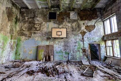El gimnasio escolar de la ciudad militar abandonada llamada Chernobyl-2, en la Zona de Exclusión