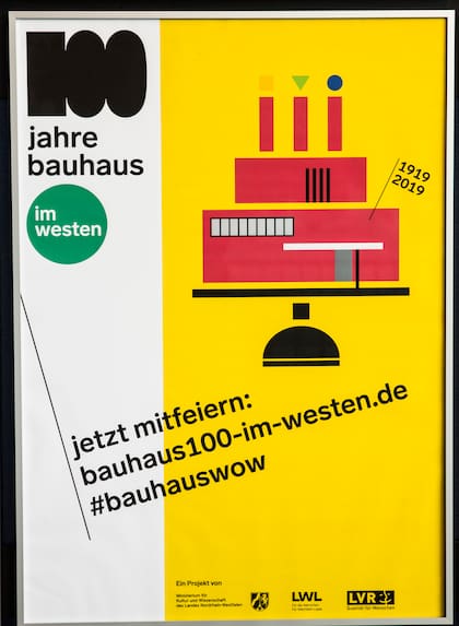 Póster que conmemora los cien años de la fundación Bauhaus.