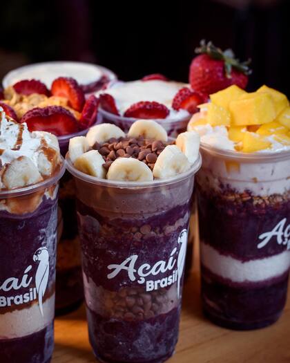 Postres, smoothies, jugos, milkshakes y bowls de frutas y cereales para combinar a gusto