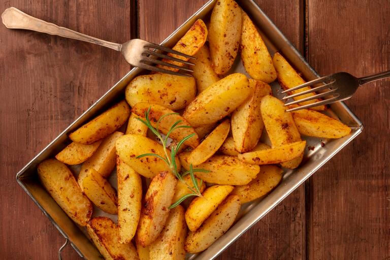 Potato,Wedges,,Oven,Roasted,With,Rosemary,,In,A,Baking,Tray