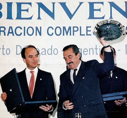 Pott junto al expresidente Raúl Alfonsín en la inauguración de la planta de producción del Kani Kama