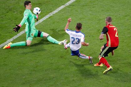 Práctica definición de Giaccherini frente a Courtois; el gol del triunfo italiano