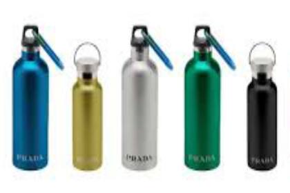 Prada ofrece su propia versión a un precio más accesible.