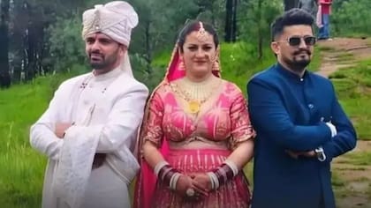 Pradeep, Sunita y Kapil han sido educados y tienen profesiones modernas