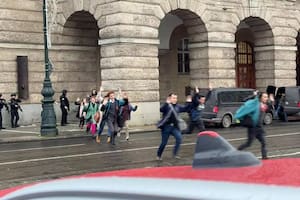Al menos 15 muertos por un tiroteo en una universidad en el centro de Praga