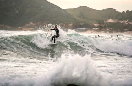 Praia do Rosa hace muchísimo tiempo que dejó de ser un secreto que sólo conocía un grupo de jóvenes de Rio Grande do Sul que llegaron buscando buenas olas para surfear.