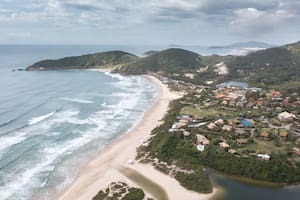 Praia do Rosa tiene una Lagoa do Meio que está muy limpia y bien preservada.