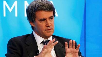 Prat Gay dio una conferencia en la Rosada junto a Marcos Peña