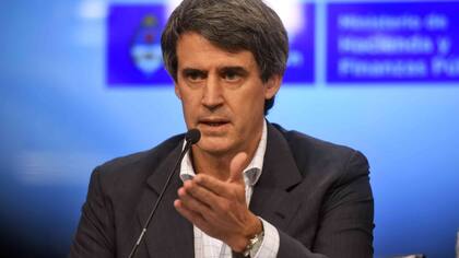 Prat Gay evitó precisar a cuánto estará la cotización del dólar