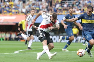 Los hinchas de River recuerdan el gol de Lucas Pratto “sacando del medio”