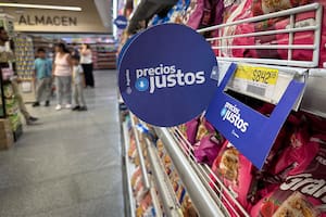 Siguen llegando listas con aumentos de entre el 30 y 35%, mientras que el lunes habría más subas por la corrección del dólar oficial