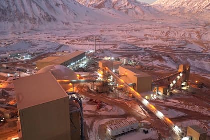 Precios de oro y plata aumentaron un 50,9% y 52,6%, respectivamente, en términos de variación interanual.